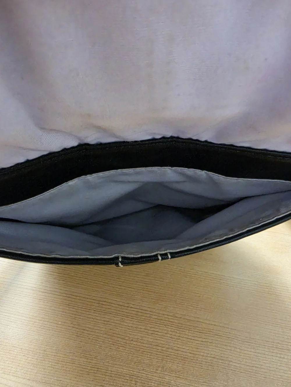 Coach Soho Black Leather Flap Bag Contrast Stitch Turnlock Y2K - Picture 8 of 12